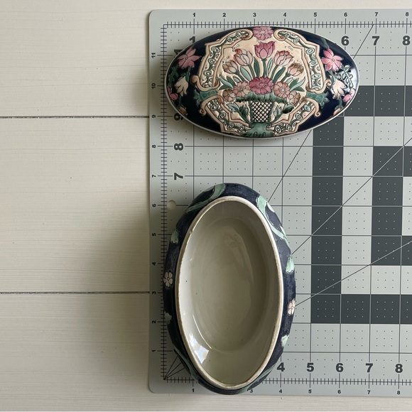 VTG Hand Painted Oval Blue Trinket Box HFP MACAU Sage Green Gilded Pink Flowers - Picture 12 of 13